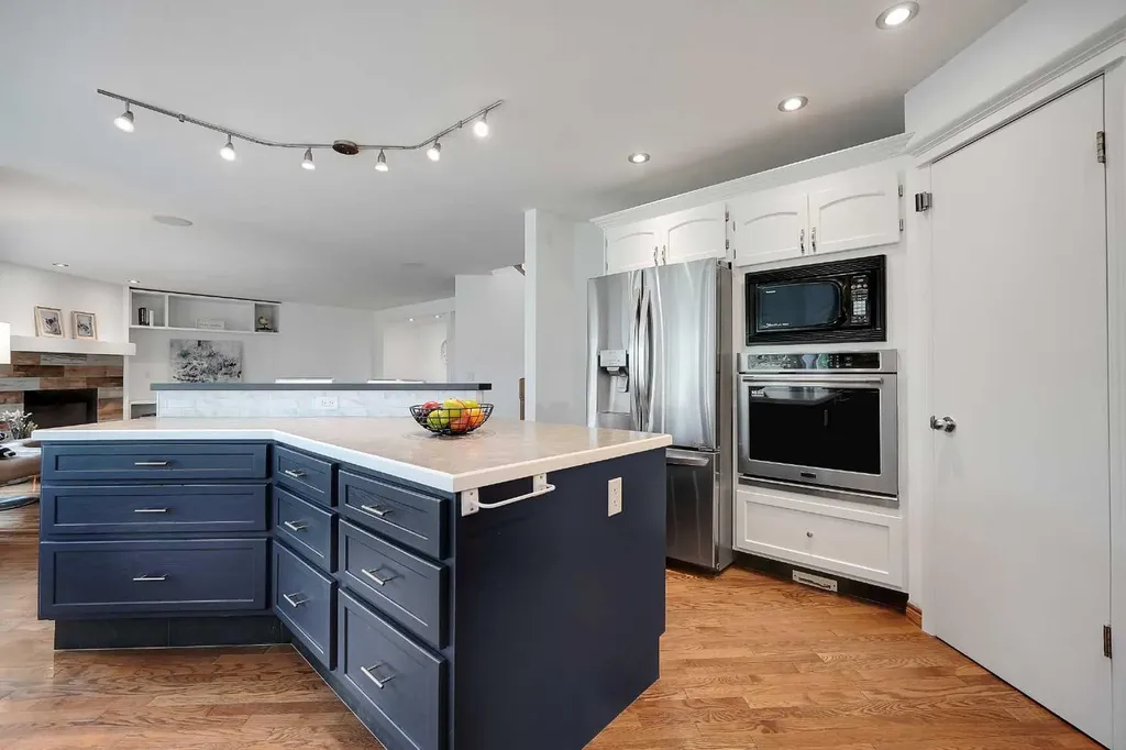 92 Douglas Woods Grove SE Calgary AB T2Z 2H7