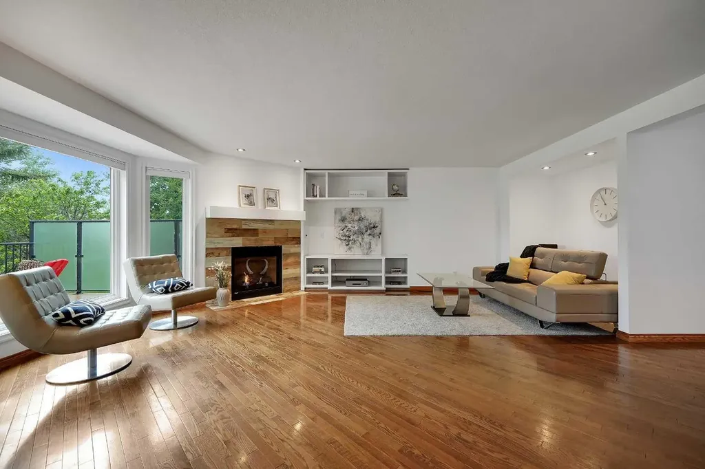 92 Douglas Woods Grove SE Calgary AB T2Z 2H7