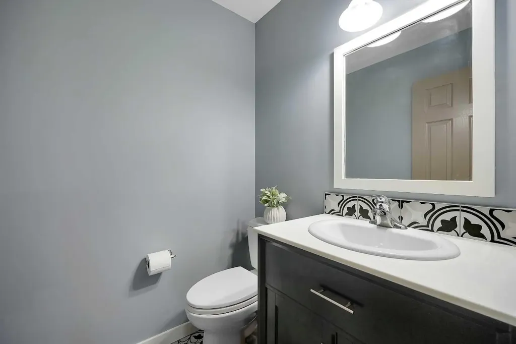 92 Douglas Woods Grove SE Calgary AB T2Z 2H7