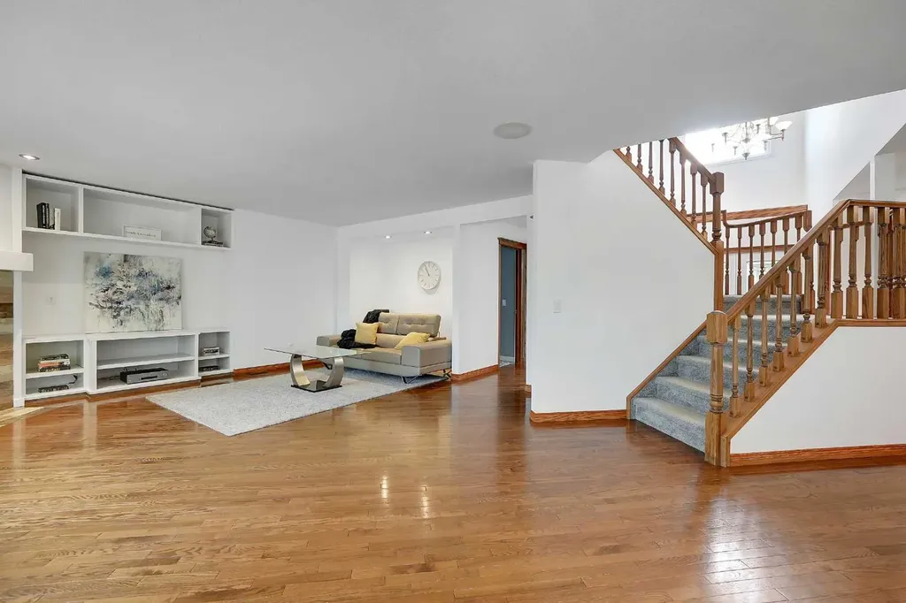 92 Douglas Woods Grove SE Calgary AB T2Z 2H7