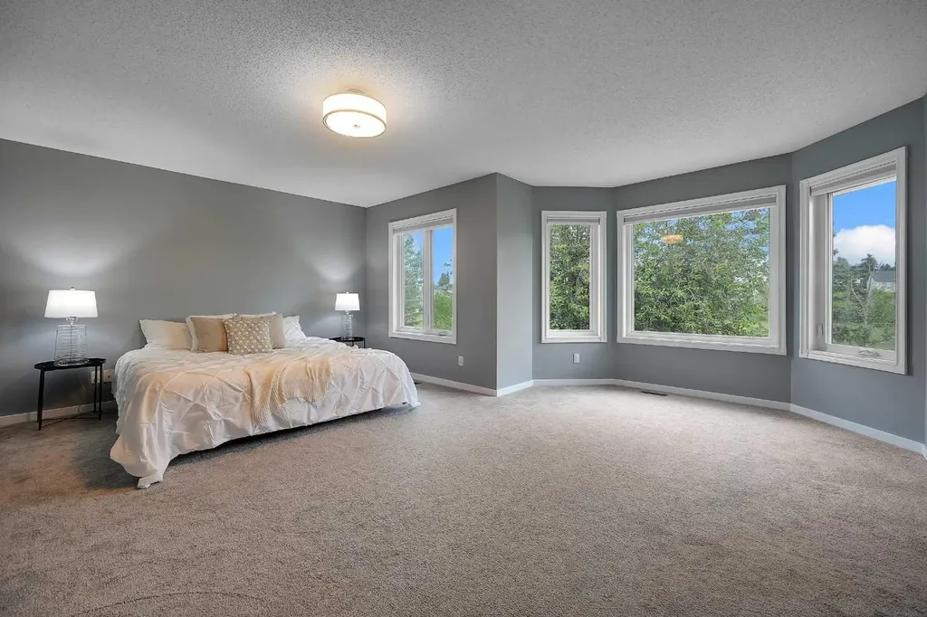92 Douglas Woods Grove SE Calgary AB T2Z 2H7