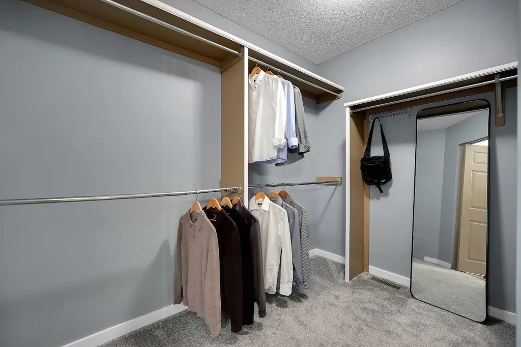 92 Douglas Woods Grove SE Calgary AB T2Z 2H7