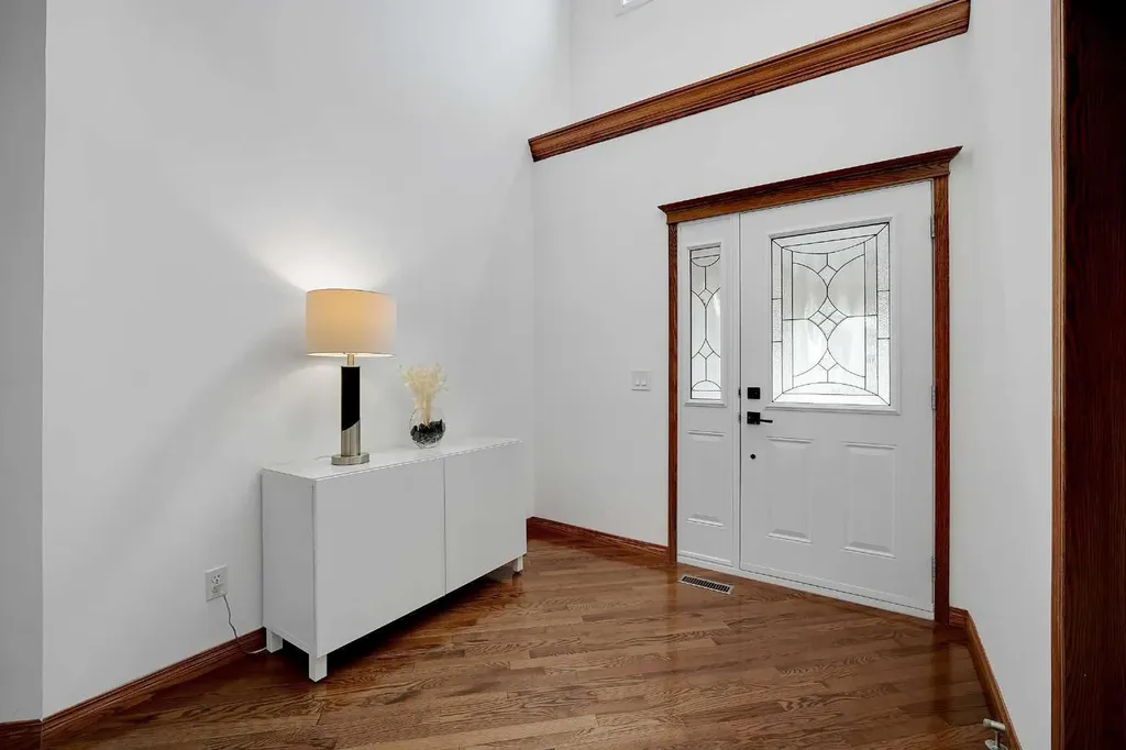92 Douglas Woods Grove SE Calgary AB T2Z 2H7