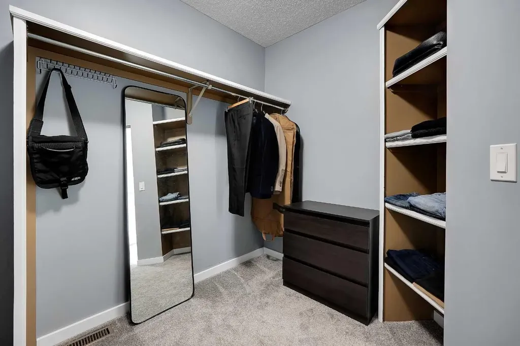 92 Douglas Woods Grove SE Calgary AB T2Z 2H7