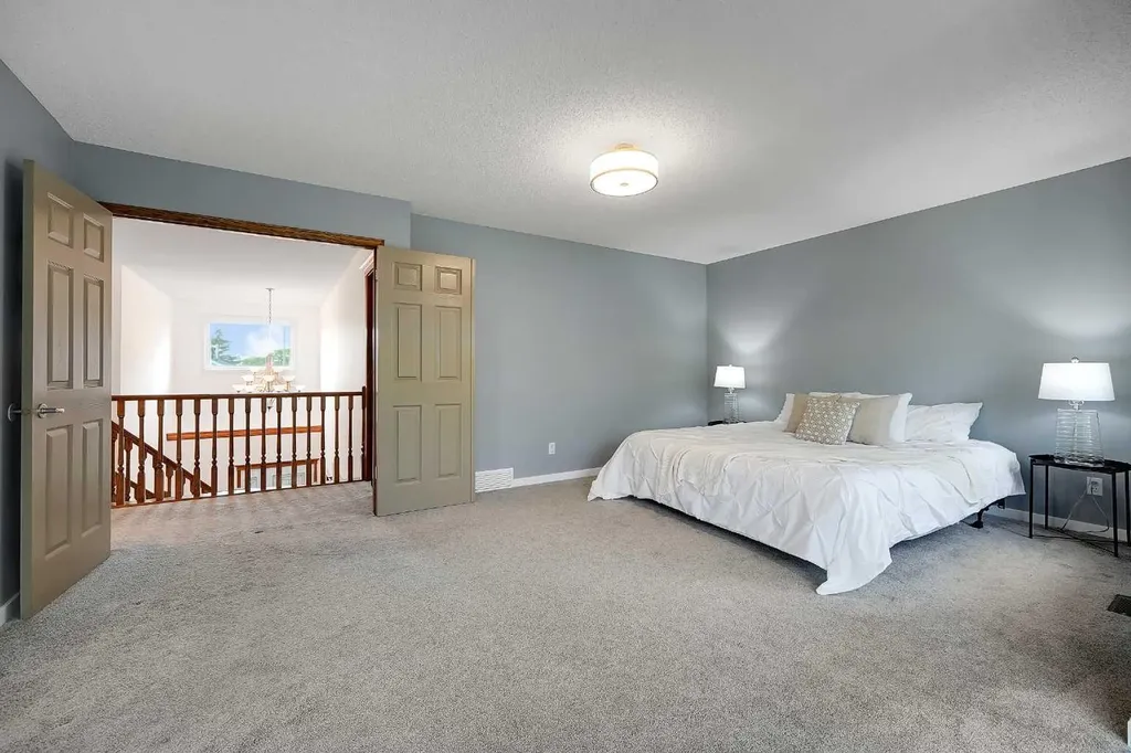 92 Douglas Woods Grove SE Calgary AB T2Z 2H7