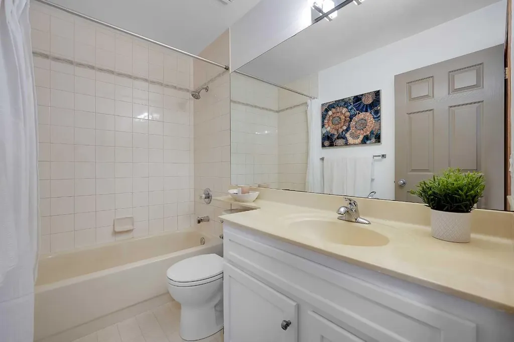 92 Douglas Woods Grove SE Calgary AB T2Z 2H7