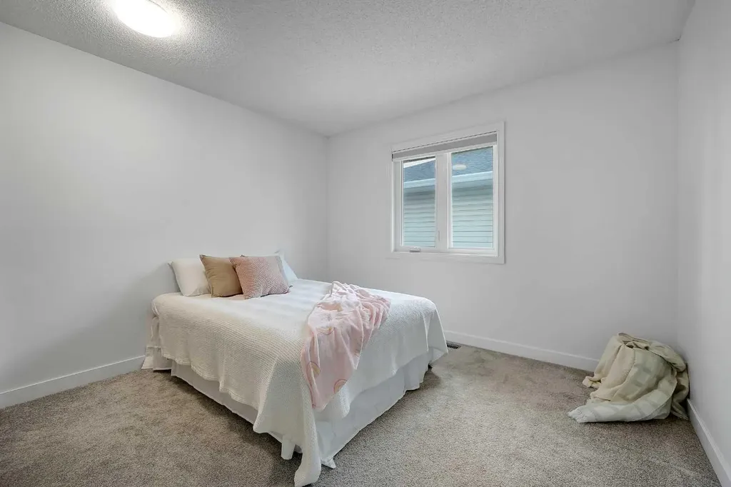 92 Douglas Woods Grove SE Calgary AB T2Z 2H7