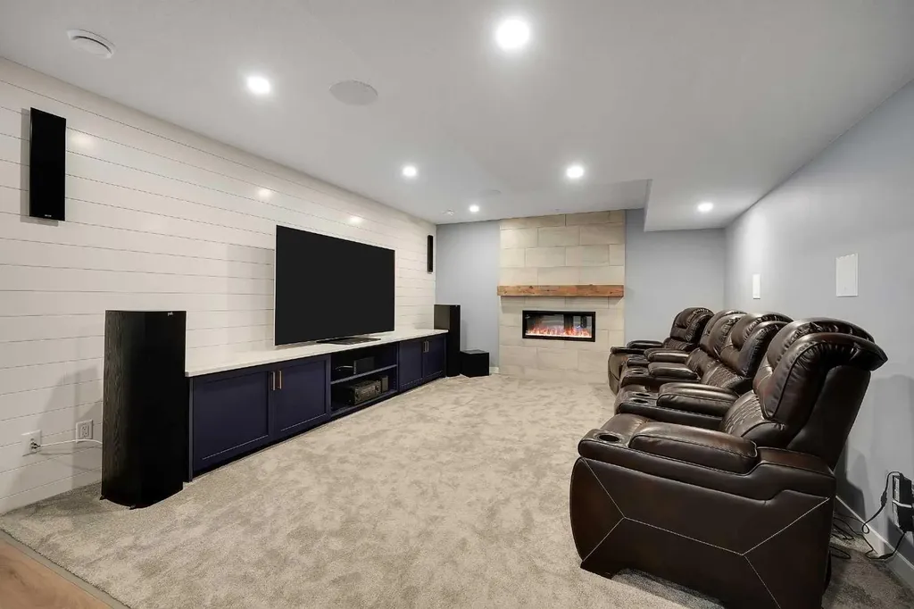 92 Douglas Woods Grove SE Calgary AB T2Z 2H7