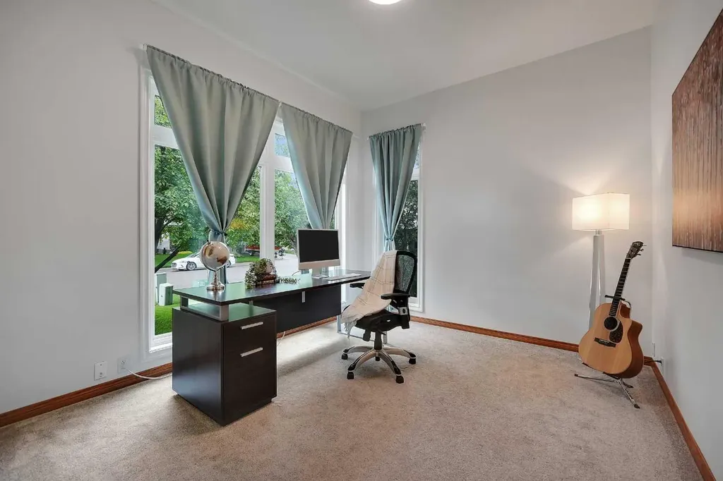 92 Douglas Woods Grove SE Calgary AB T2Z 2H7