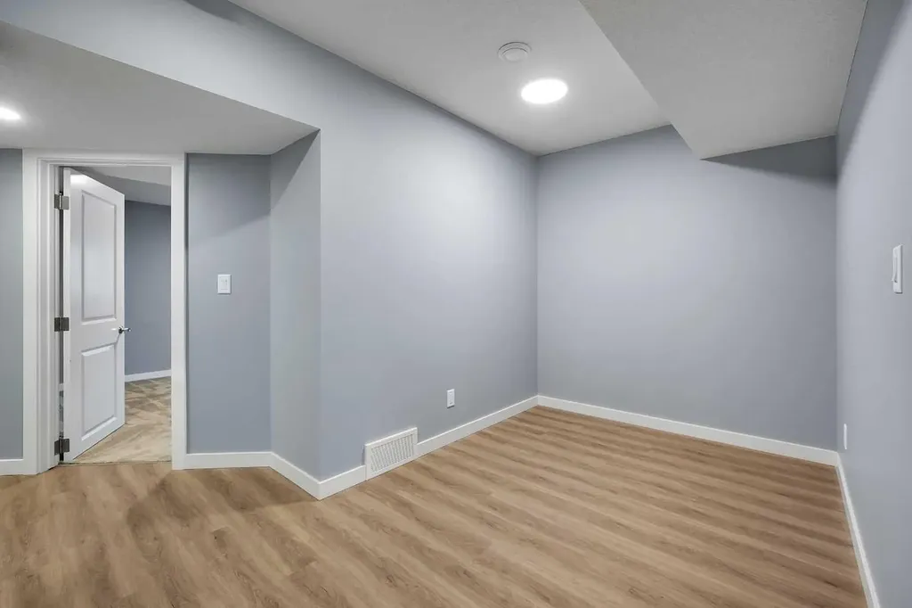 92 Douglas Woods Grove SE Calgary AB T2Z 2H7