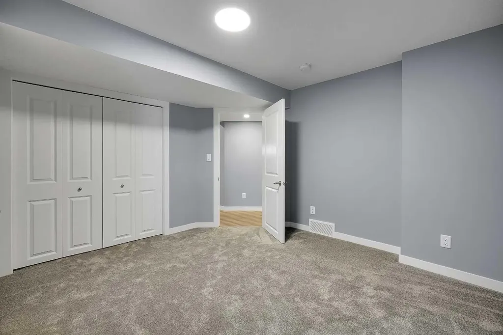 92 Douglas Woods Grove SE Calgary AB T2Z 2H7