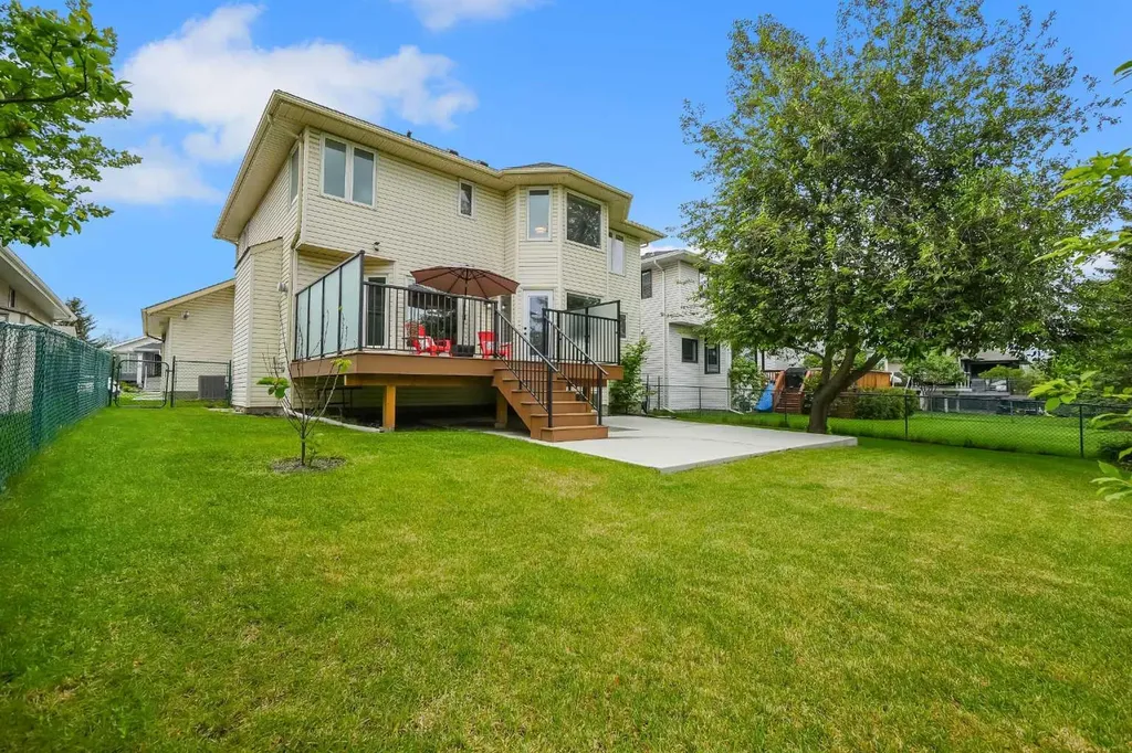 92 Douglas Woods Grove SE Calgary AB T2Z 2H7