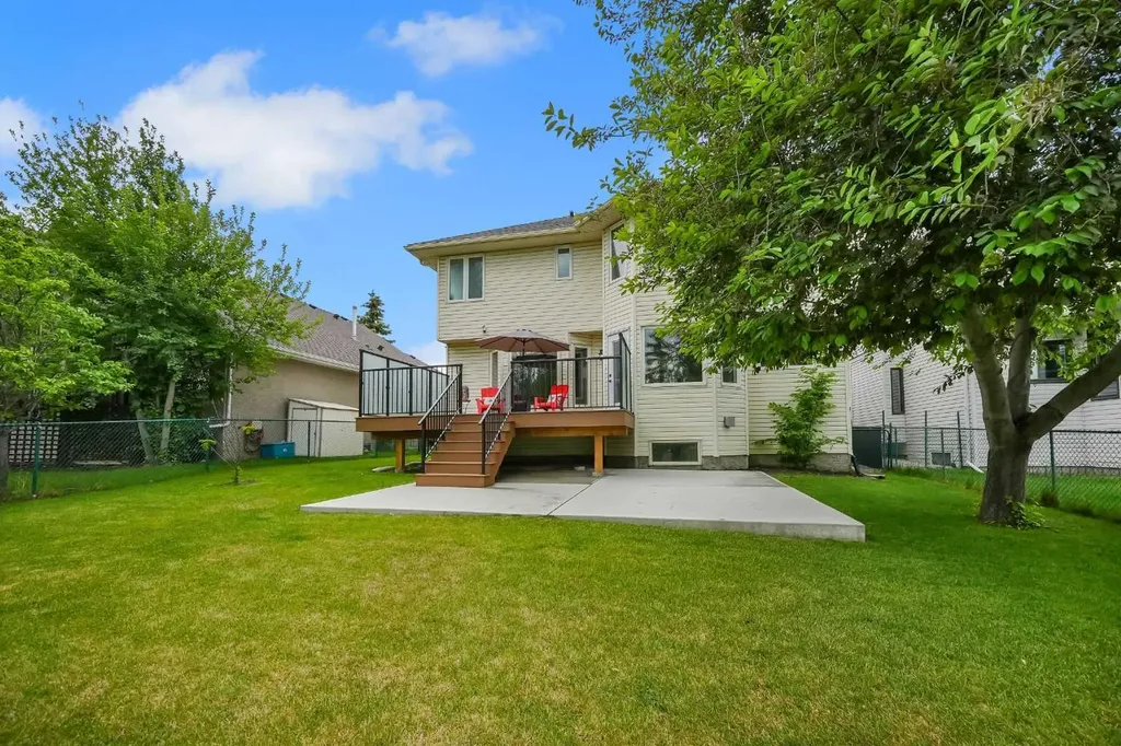 92 Douglas Woods Grove SE Calgary AB T2Z 2H7
