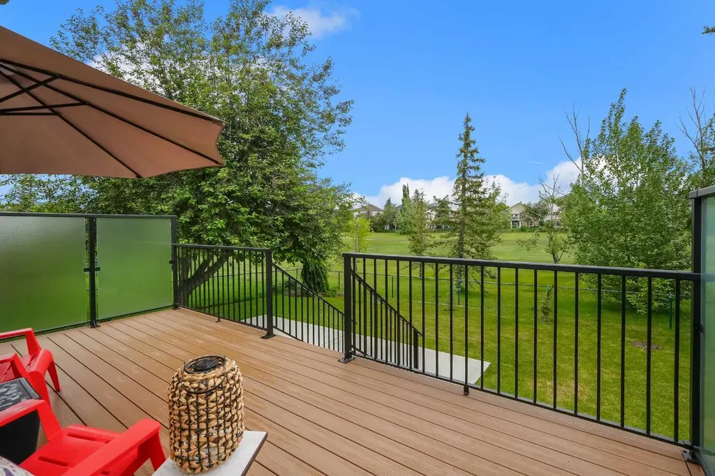 92 Douglas Woods Grove SE Calgary AB T2Z 2H7
