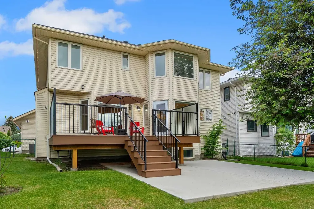 92 Douglas Woods Grove SE Calgary AB T2Z 2H7