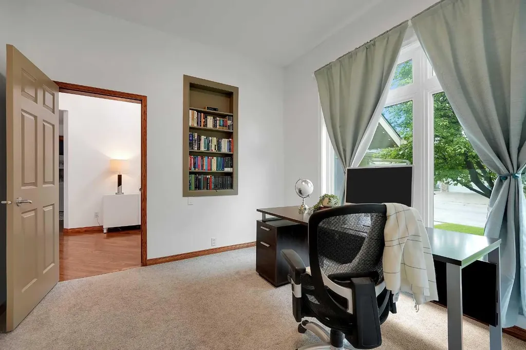 92 Douglas Woods Grove SE Calgary AB T2Z 2H7