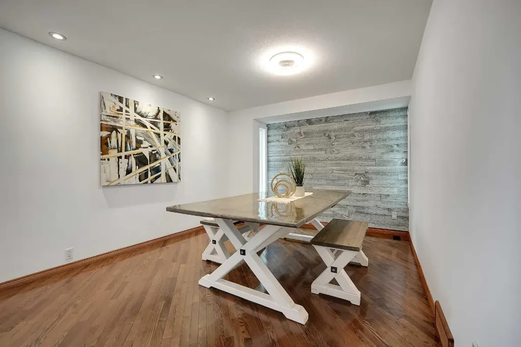 92 Douglas Woods Grove SE Calgary AB T2Z 2H7