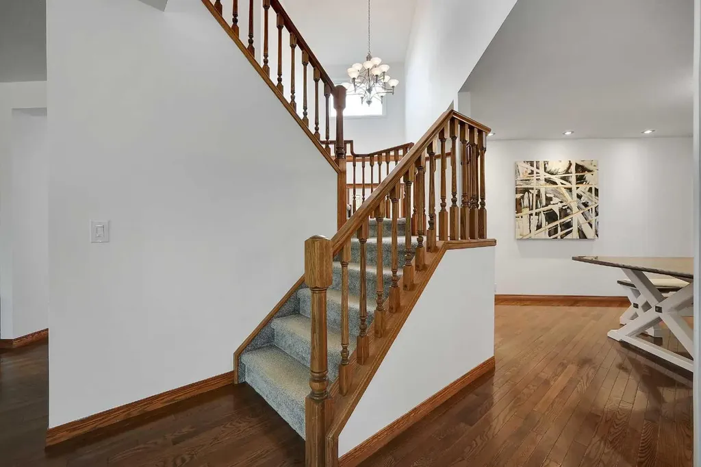92 Douglas Woods Grove SE Calgary AB T2Z 2H7