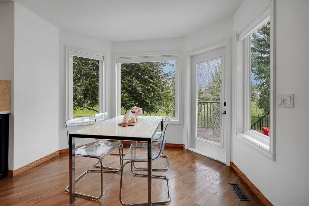 92 Douglas Woods Grove SE Calgary AB T2Z 2H7