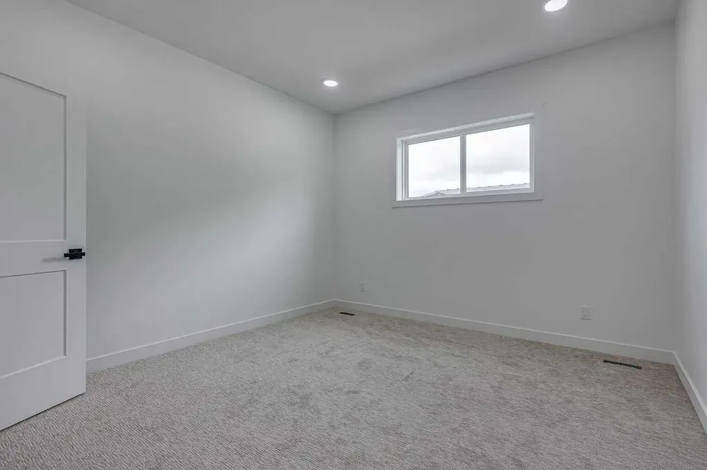 5537 51 Avenue Lacombe AB T4L 1K9