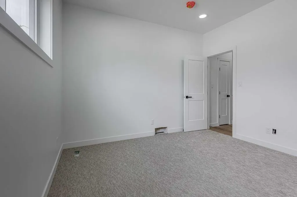 5537 51 Avenue Lacombe AB T4L 1K9