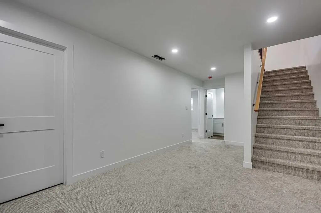 5537 51 Avenue Lacombe AB T4L 1K9