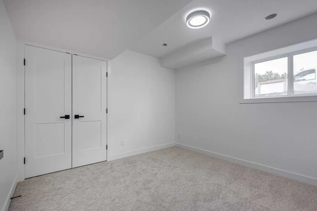 5537 51 Avenue Lacombe AB T4L 1K9