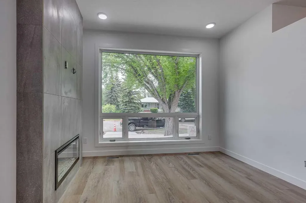 5537 51 Avenue Lacombe AB T4L 1K9