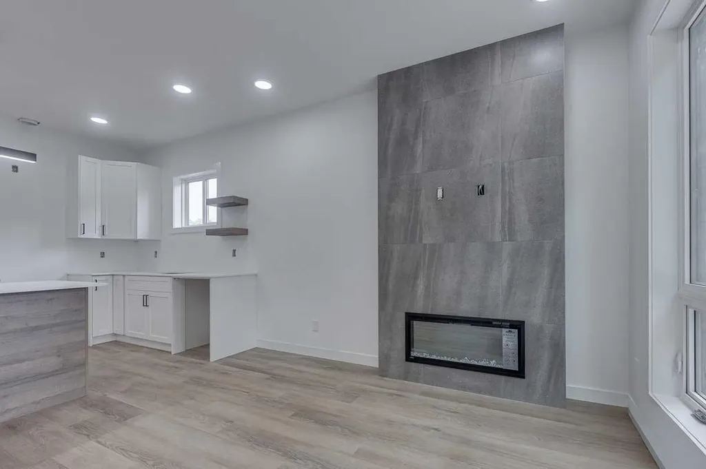 5537 51 Avenue Lacombe AB T4L 1K9