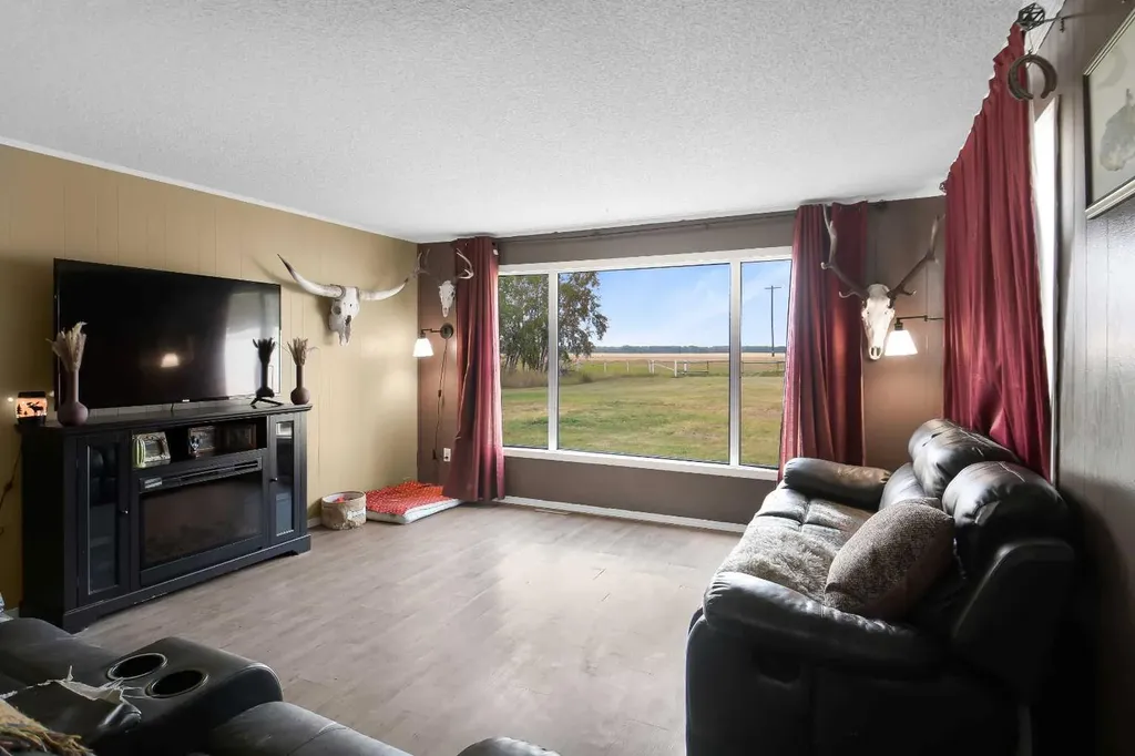 74078 Range Road 13 Debolt AB T0H 1B0