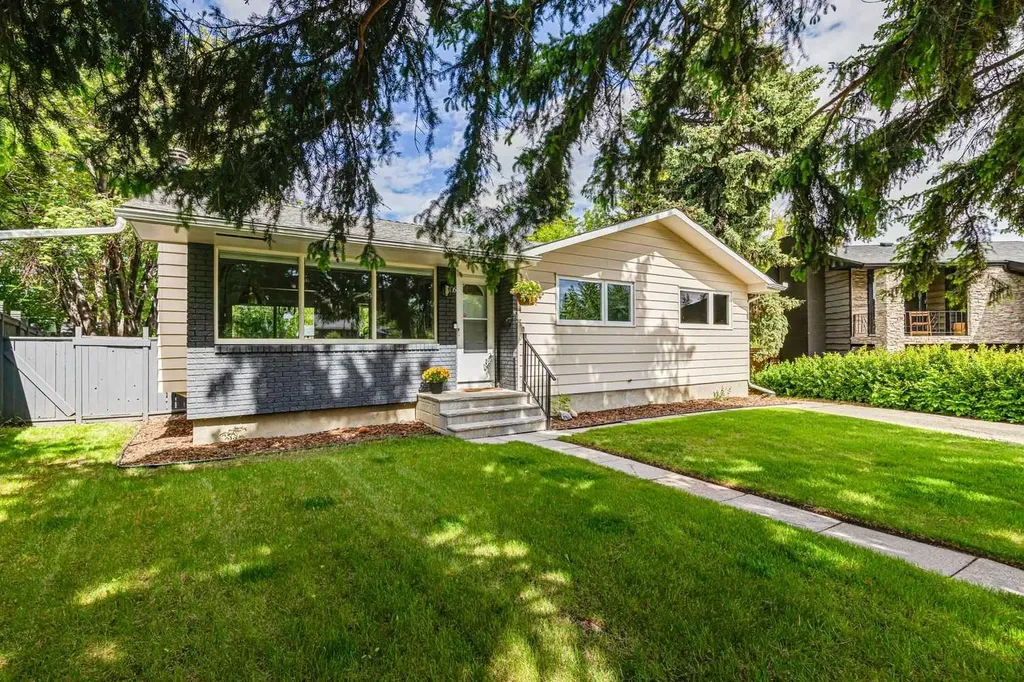 116 Gloucester Calgary AB T3E4V2