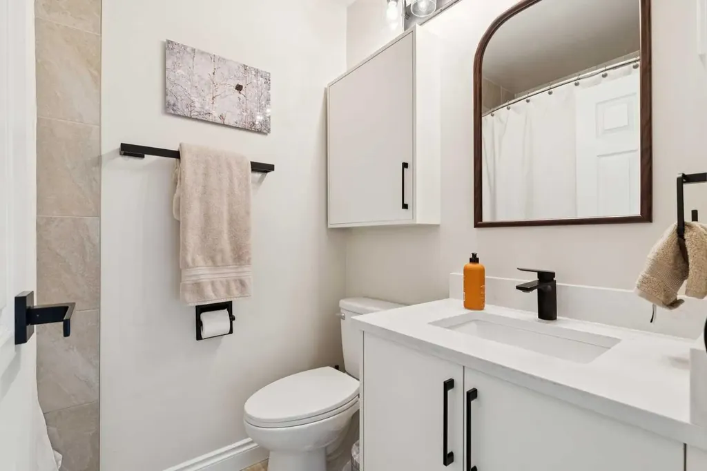 116 Gloucester Crescent SW Calgary AB T3E4V2