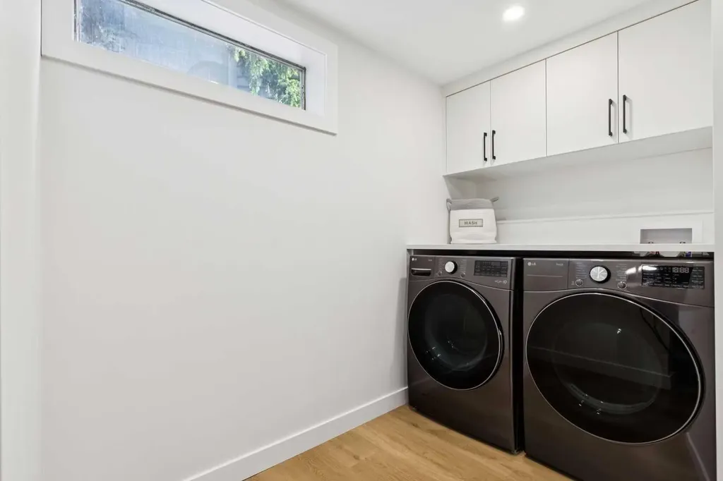 116 Gloucester Crescent SW Calgary AB T3E4V2