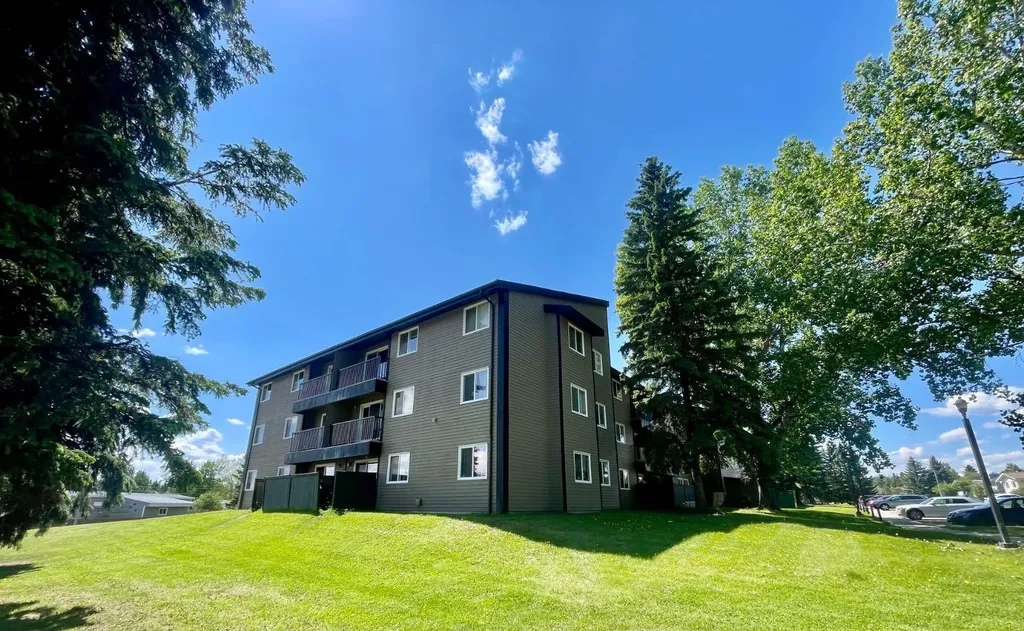 5611 9 Avenue Edson AB T7E 1R5