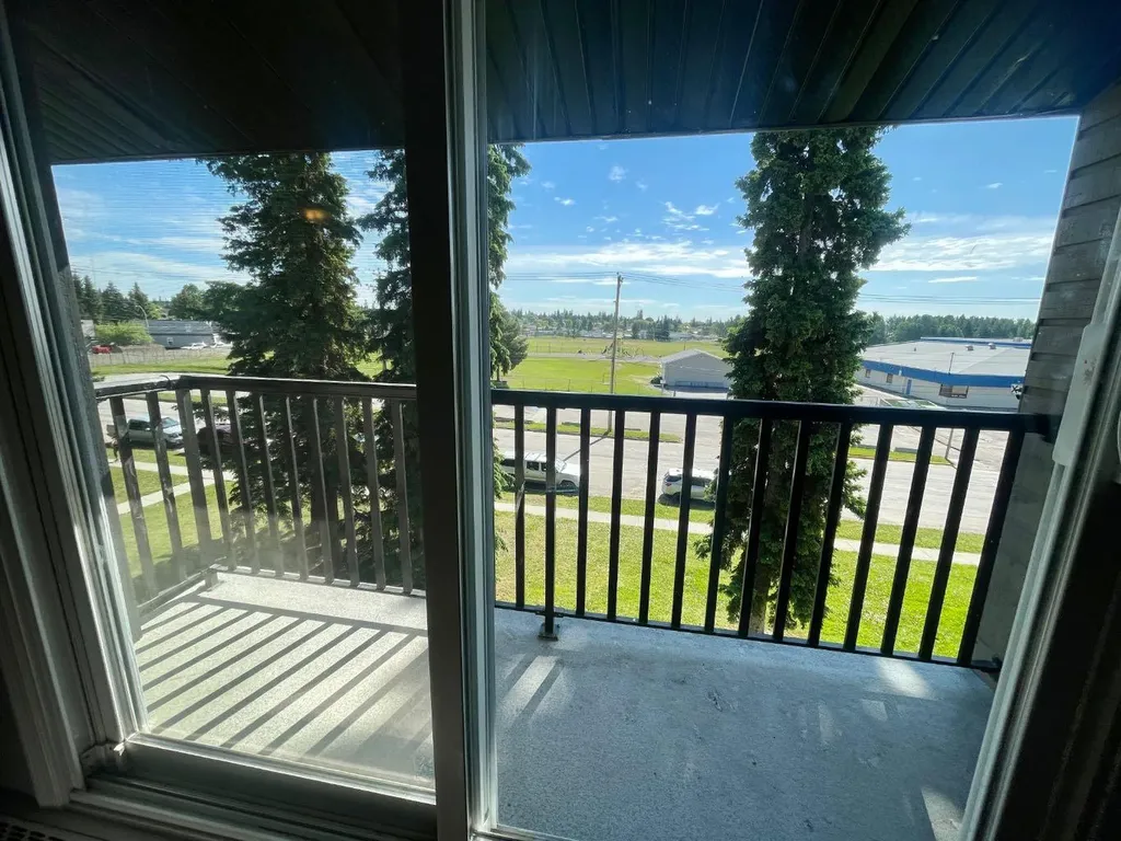 5611 9 Avenue Edson AB T7E 1R5