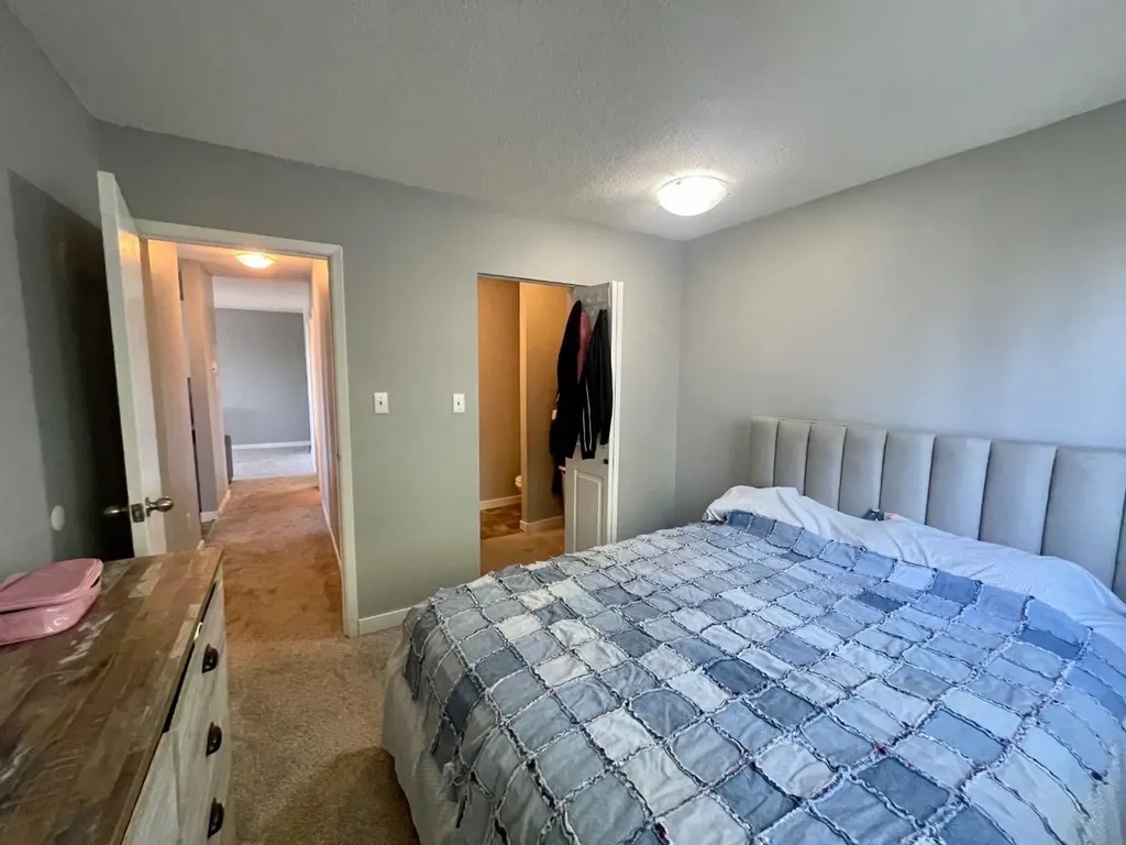 5611 9 Avenue Edson AB T7E 1R5