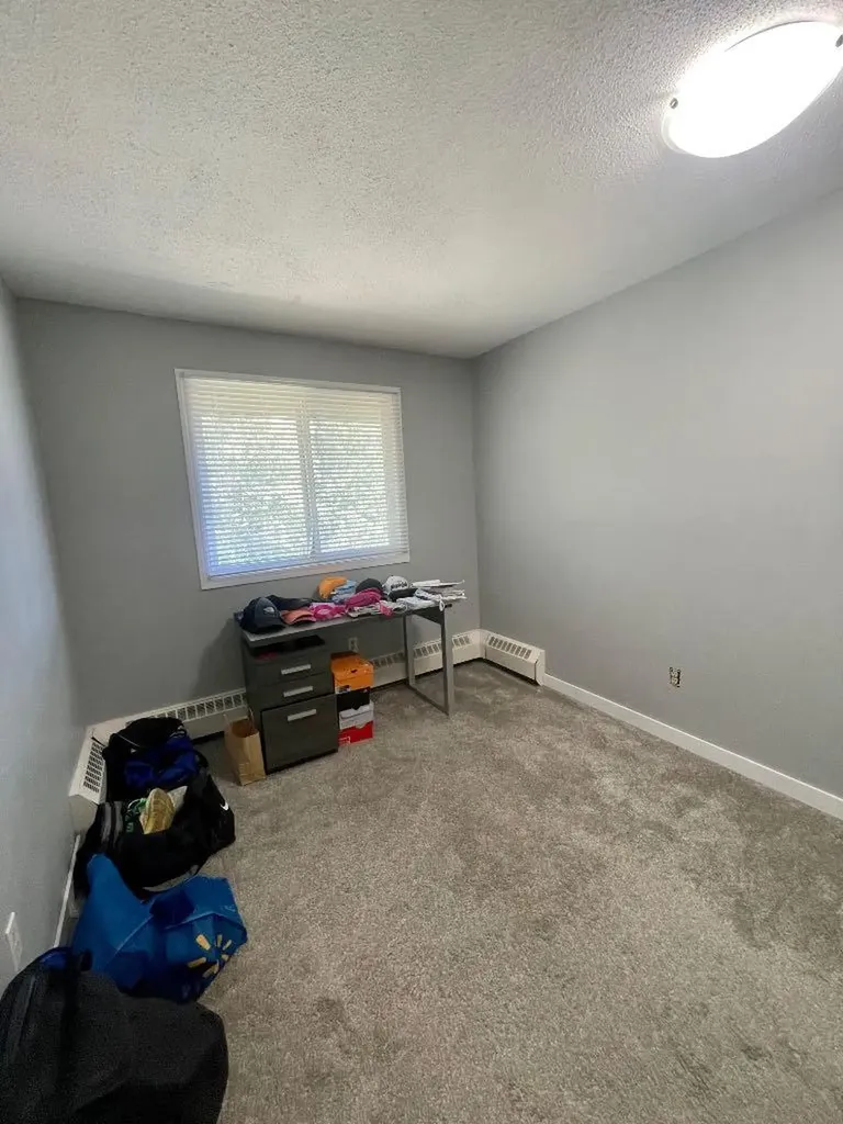 5611 9 Avenue Edson AB T7E 1R5