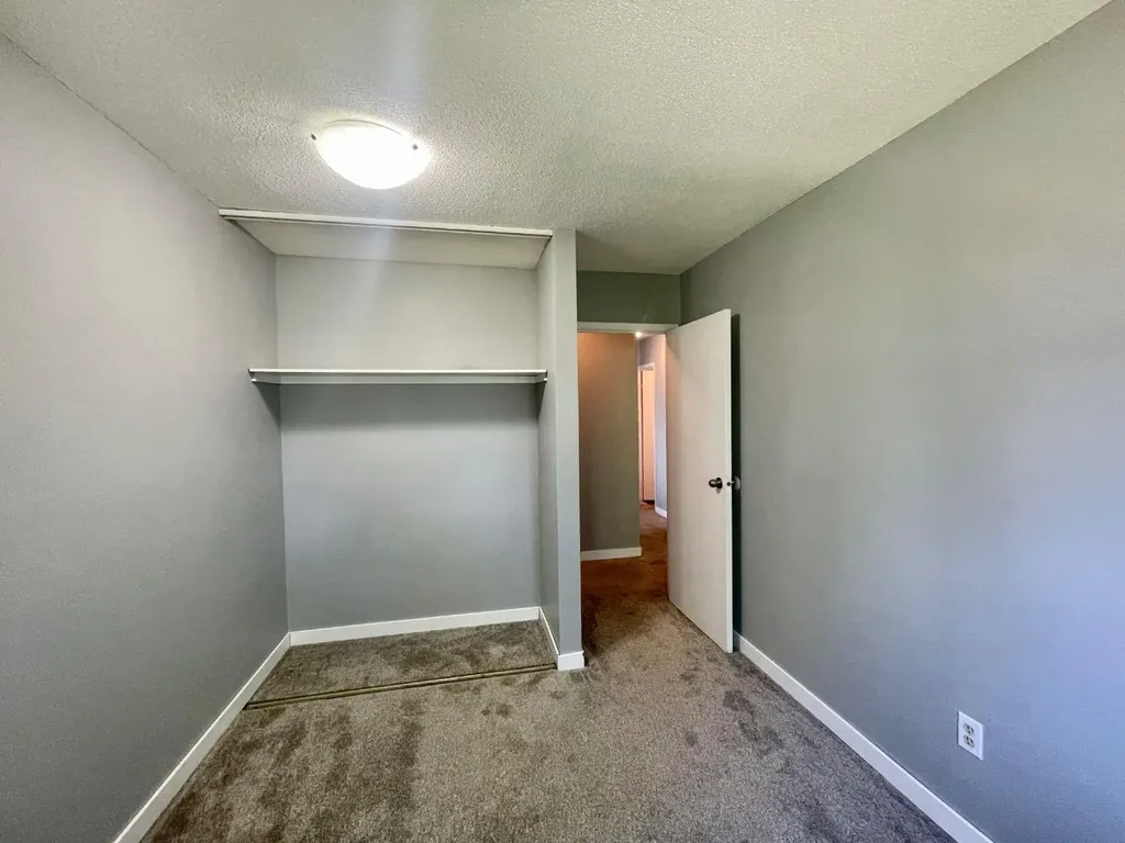 5611 9 Avenue Edson AB T7E 1R5