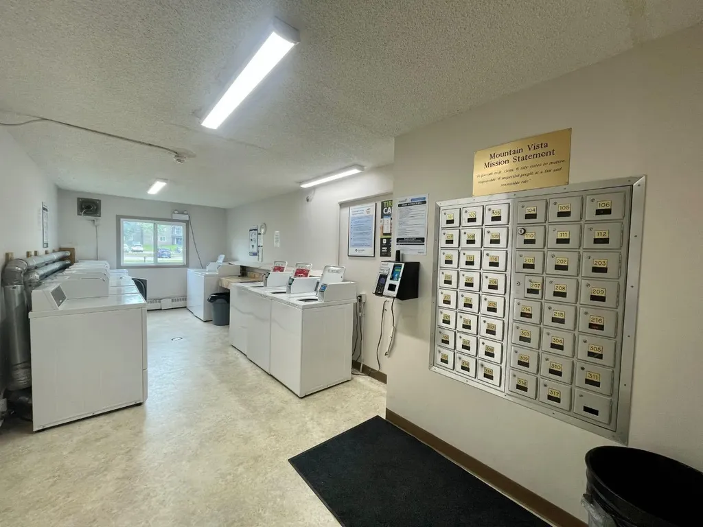 5611 9 Avenue Edson AB T7E 1R5