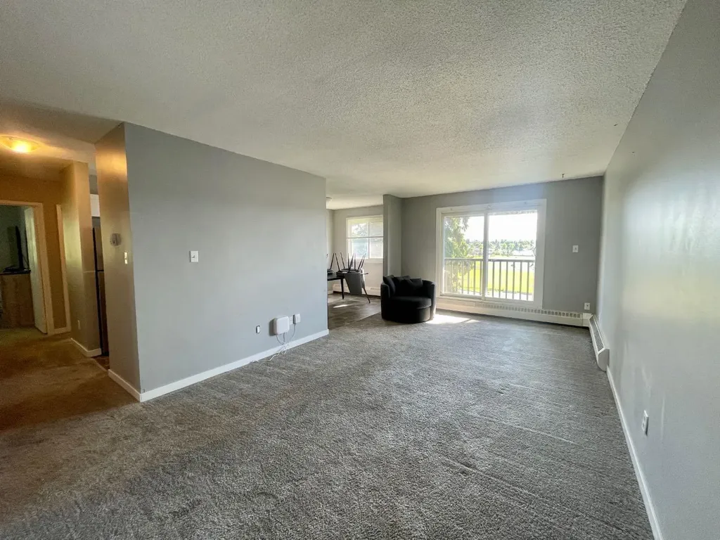5611 9 Avenue Edson AB T7E 1R5