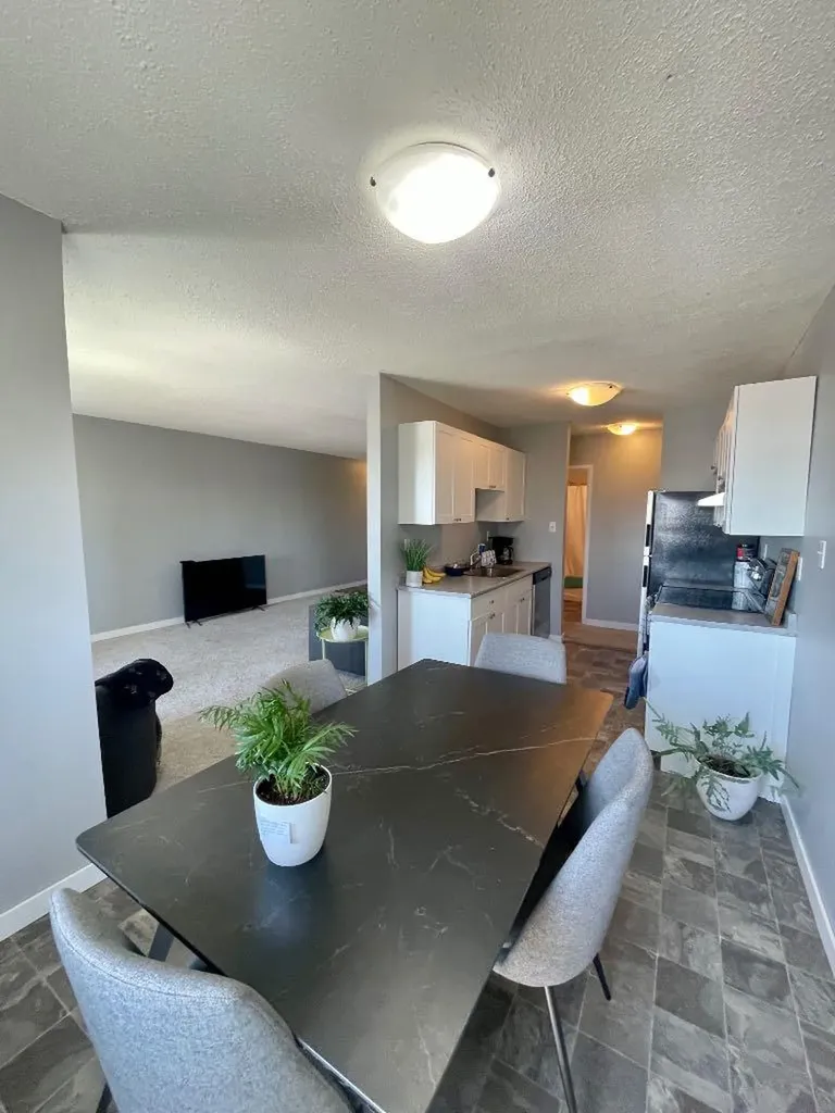 5611 9 Avenue Edson AB T7E 1R5