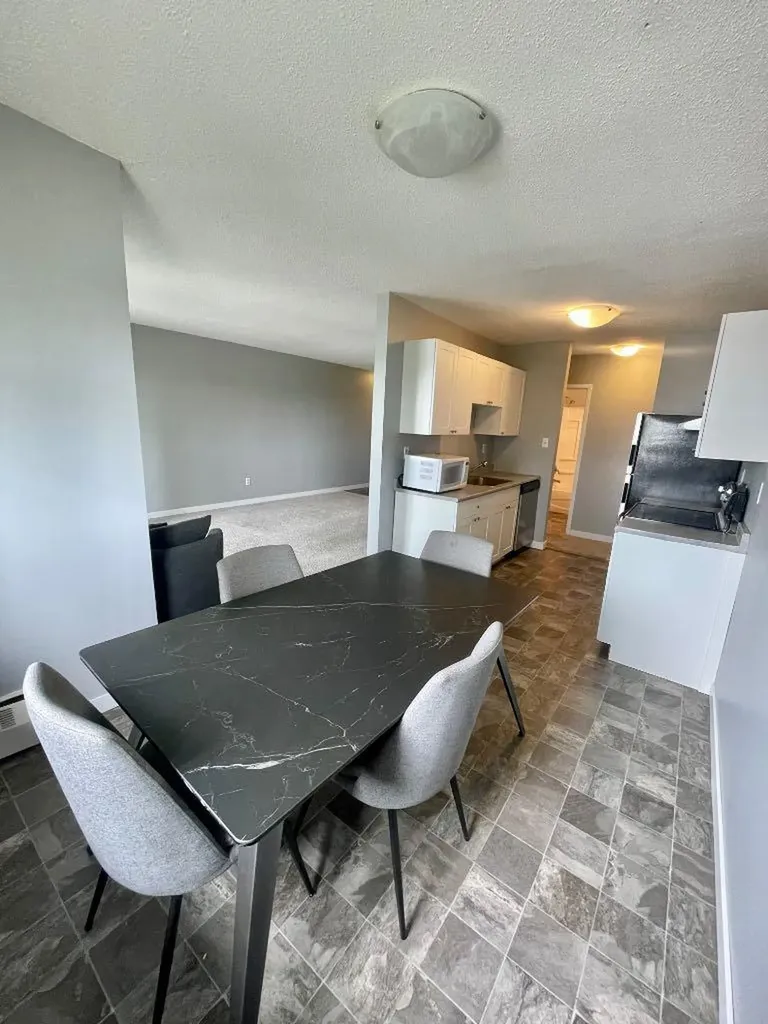 5611 9 Avenue Edson AB T7E 1R5