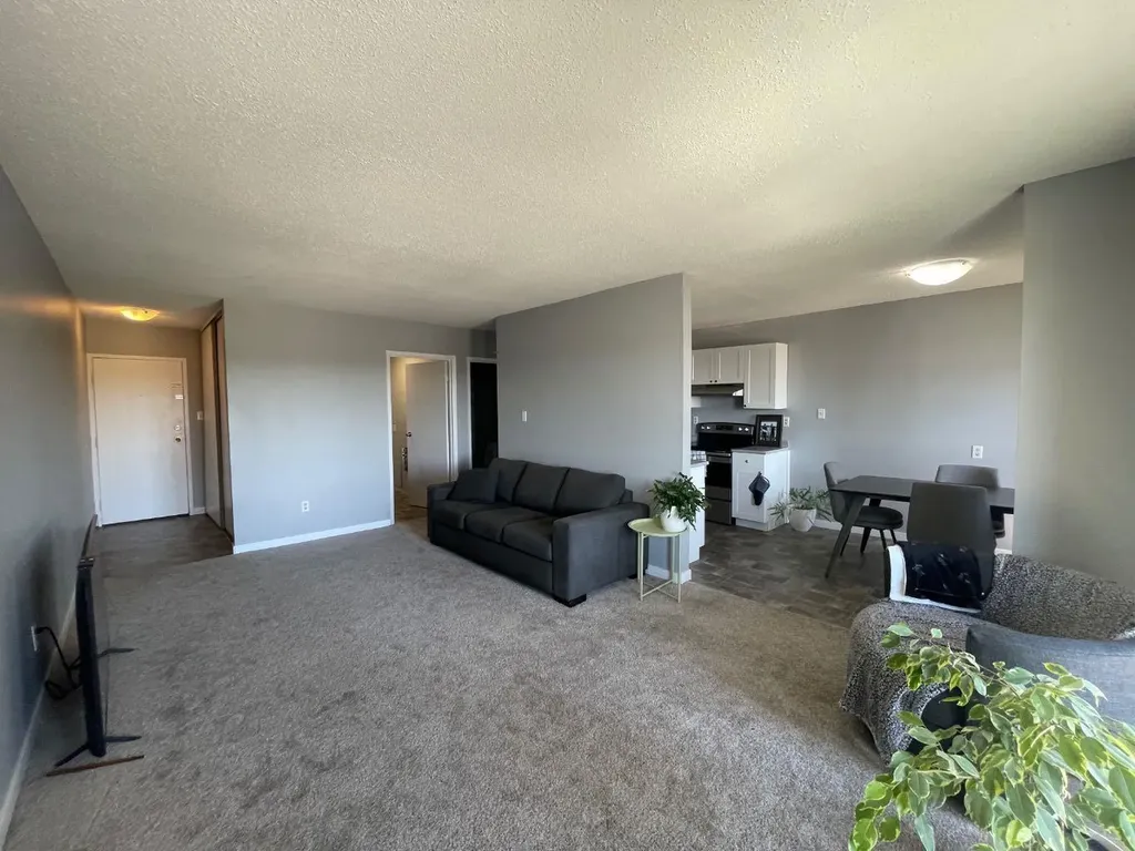 5611 9 Avenue Edson AB T7E 1R5
