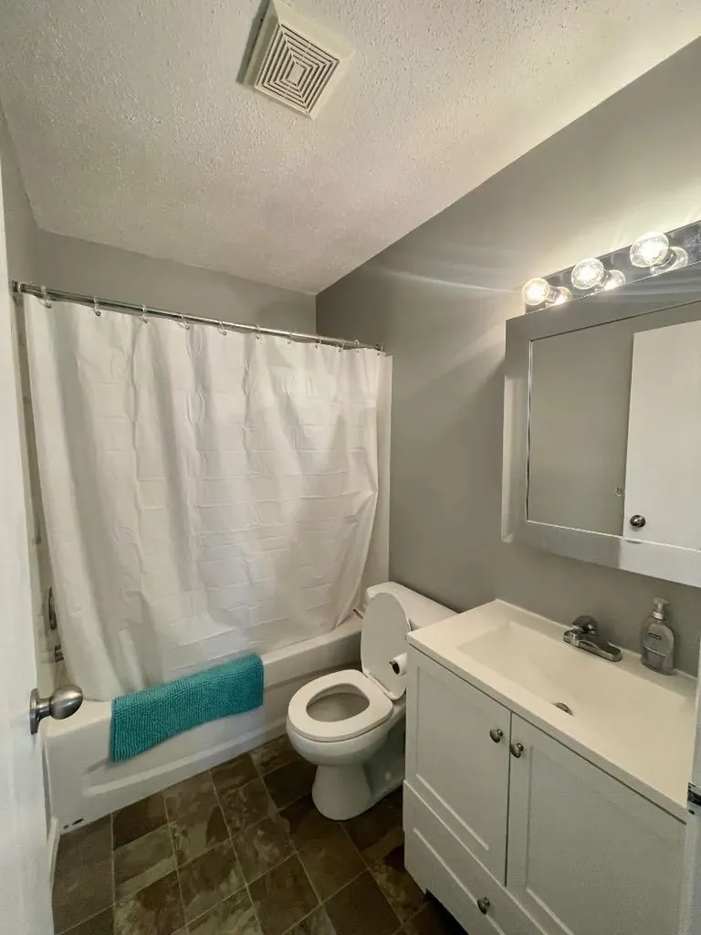 5611 9 Avenue Edson AB T7E 1R5