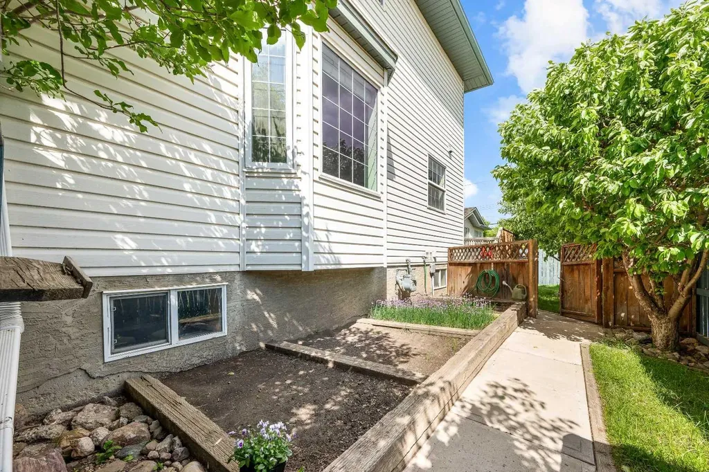 3101 51 Avenue Lloydminster AB T9V 1H9
