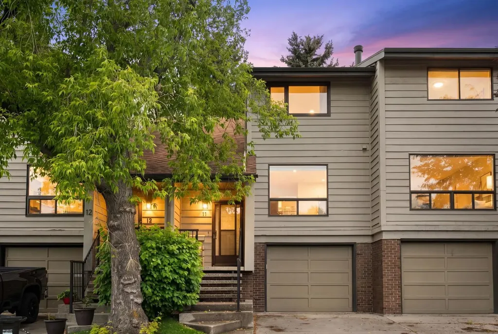 3302 50 Street NW Calgary AB T3A 2C6