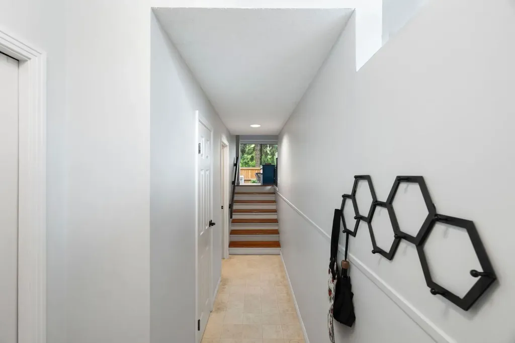 3302 50 Street NW Calgary AB T3A 2C6