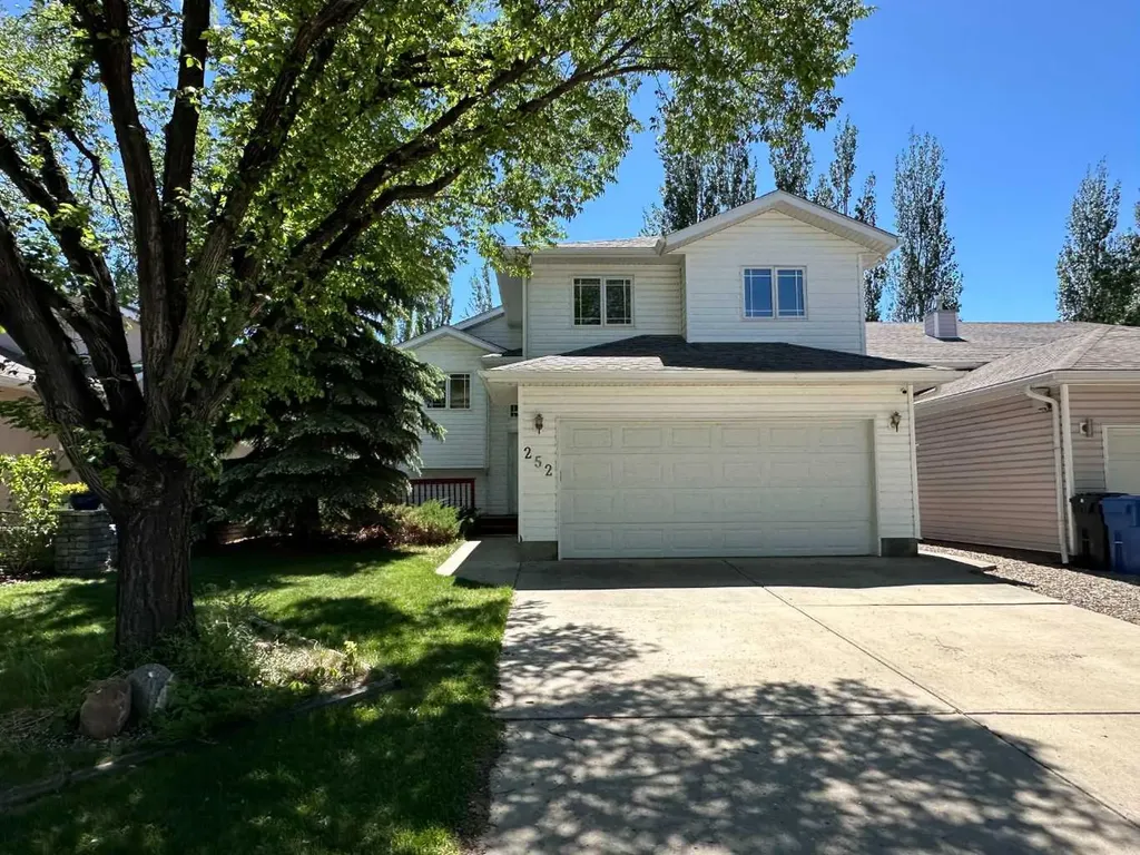 252 Red Crow Boulevard W Lethbridge AB T1K7B6