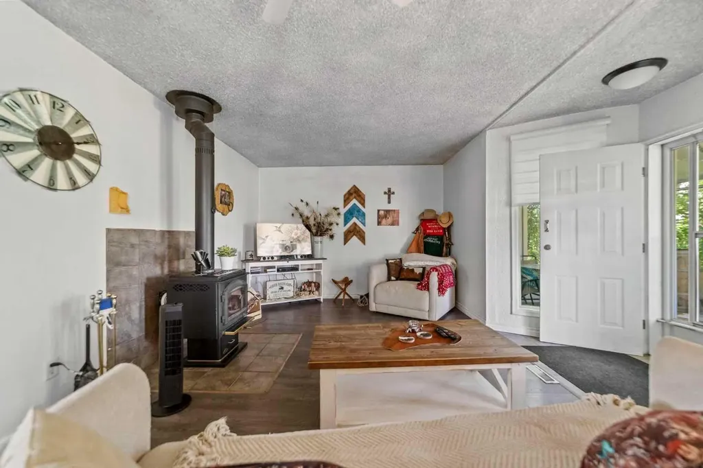 20 Township Road 484 Round Hill AB T0B 3Z0