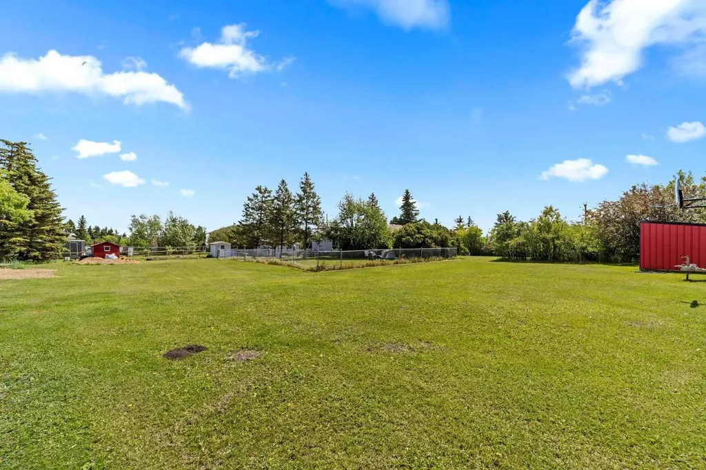 20 Township Road 484 Round Hill AB T0B 3Z0